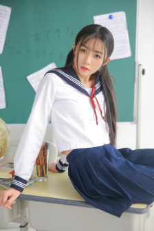 用塞子堵住里面的液体